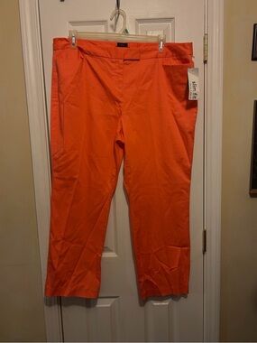 NWT🏷️Attention Women’s👩🏻Slim Fit Orange Capri Pants👖Sz 18